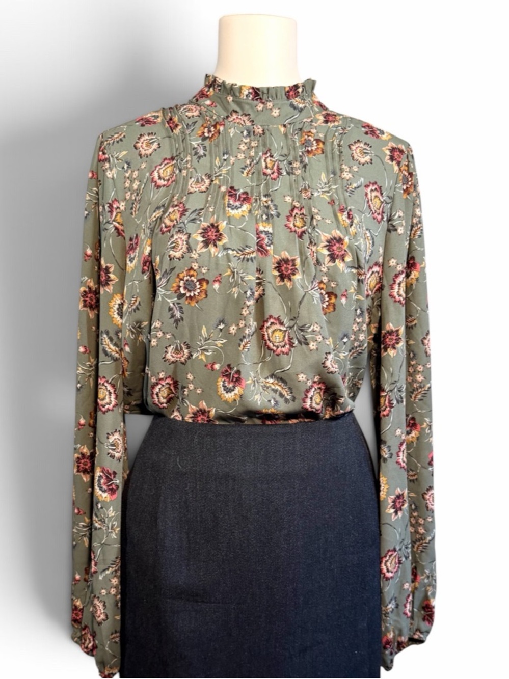 Joie Olive Floral Ruffle Neck Blouse Pintuck Keyhole Back Size L NWT Western